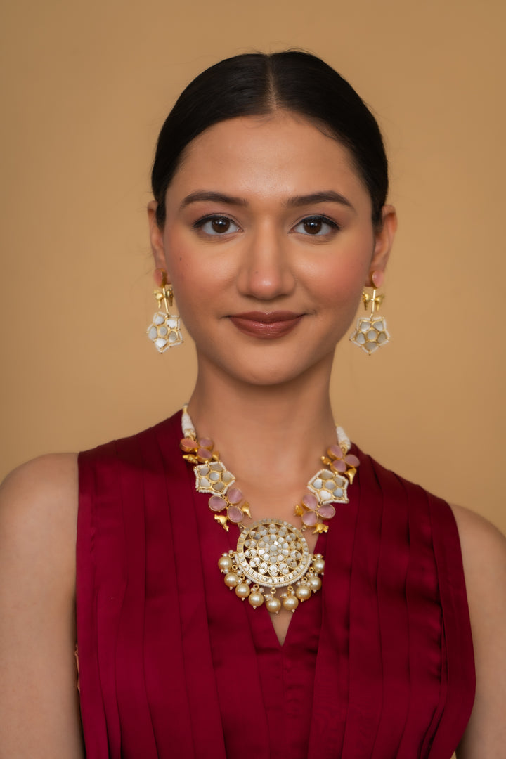 QURBAT NECKLACE