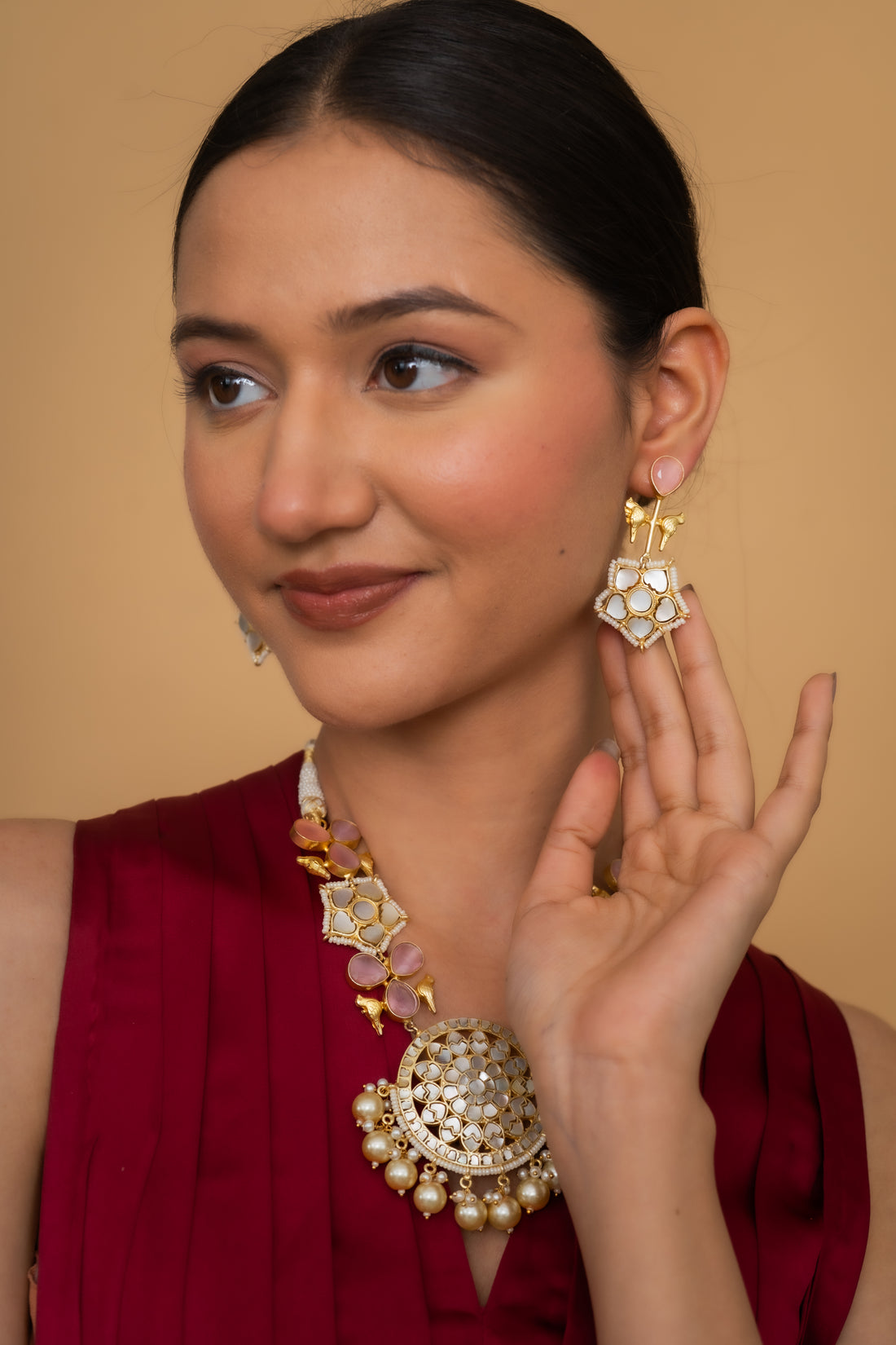 QURBAT NECKLACE