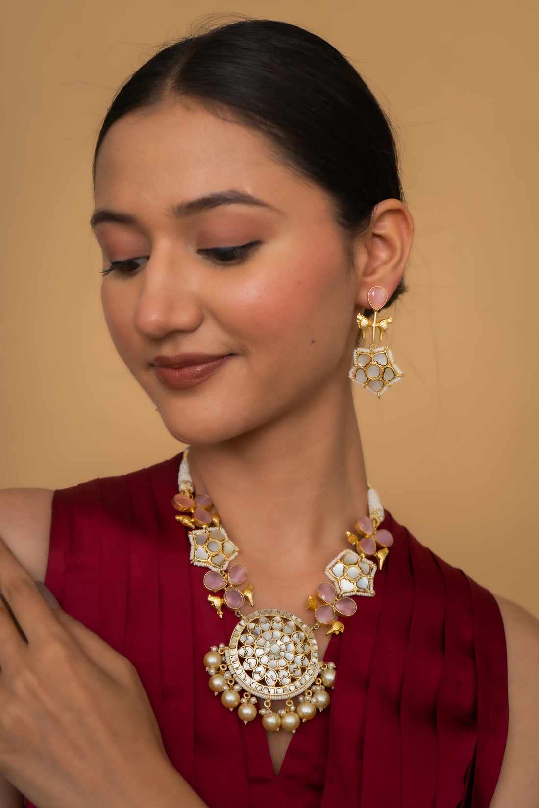 QURBAT NECKLACE