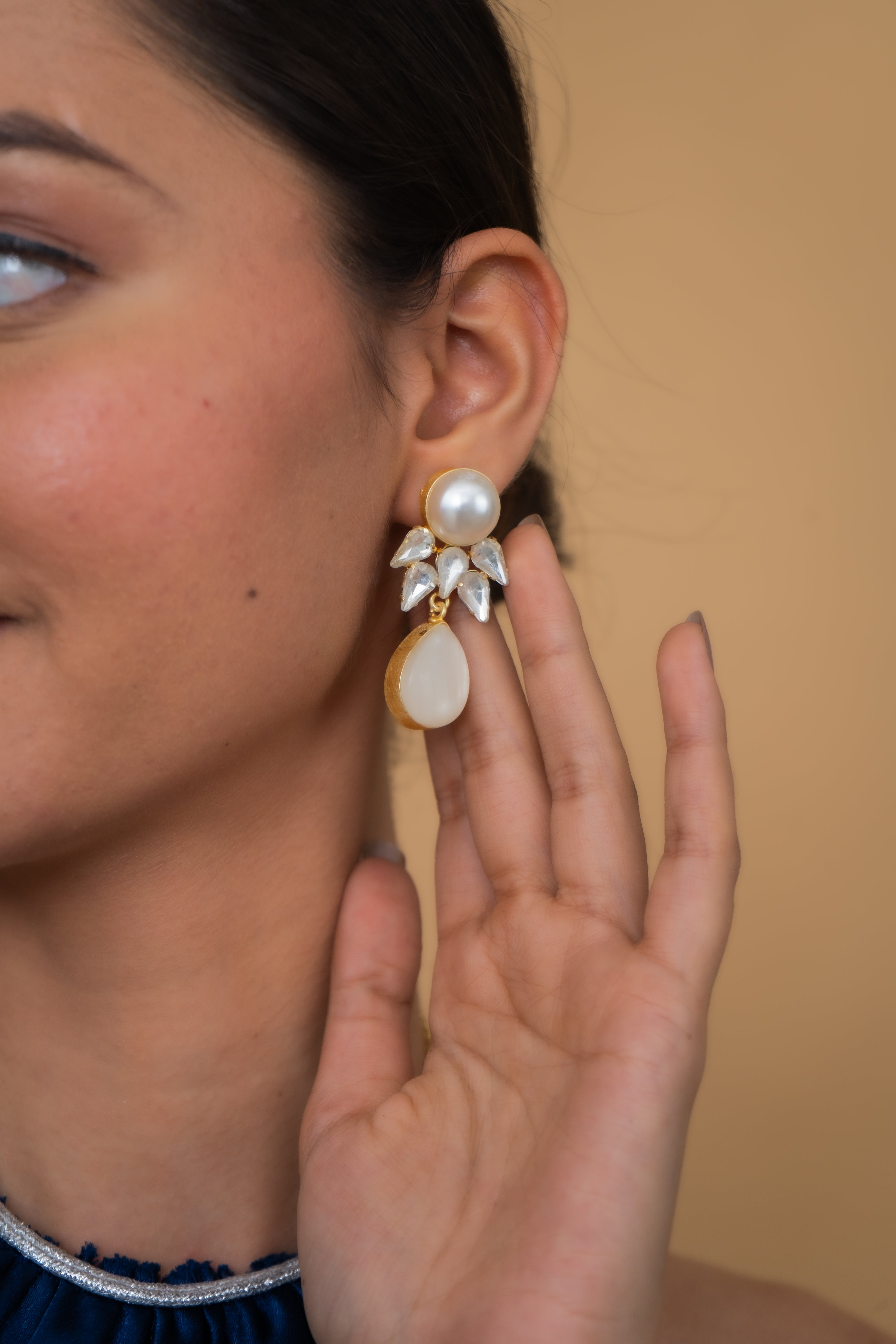 SHELL WITH PEARL BEADING NECKLACE SET