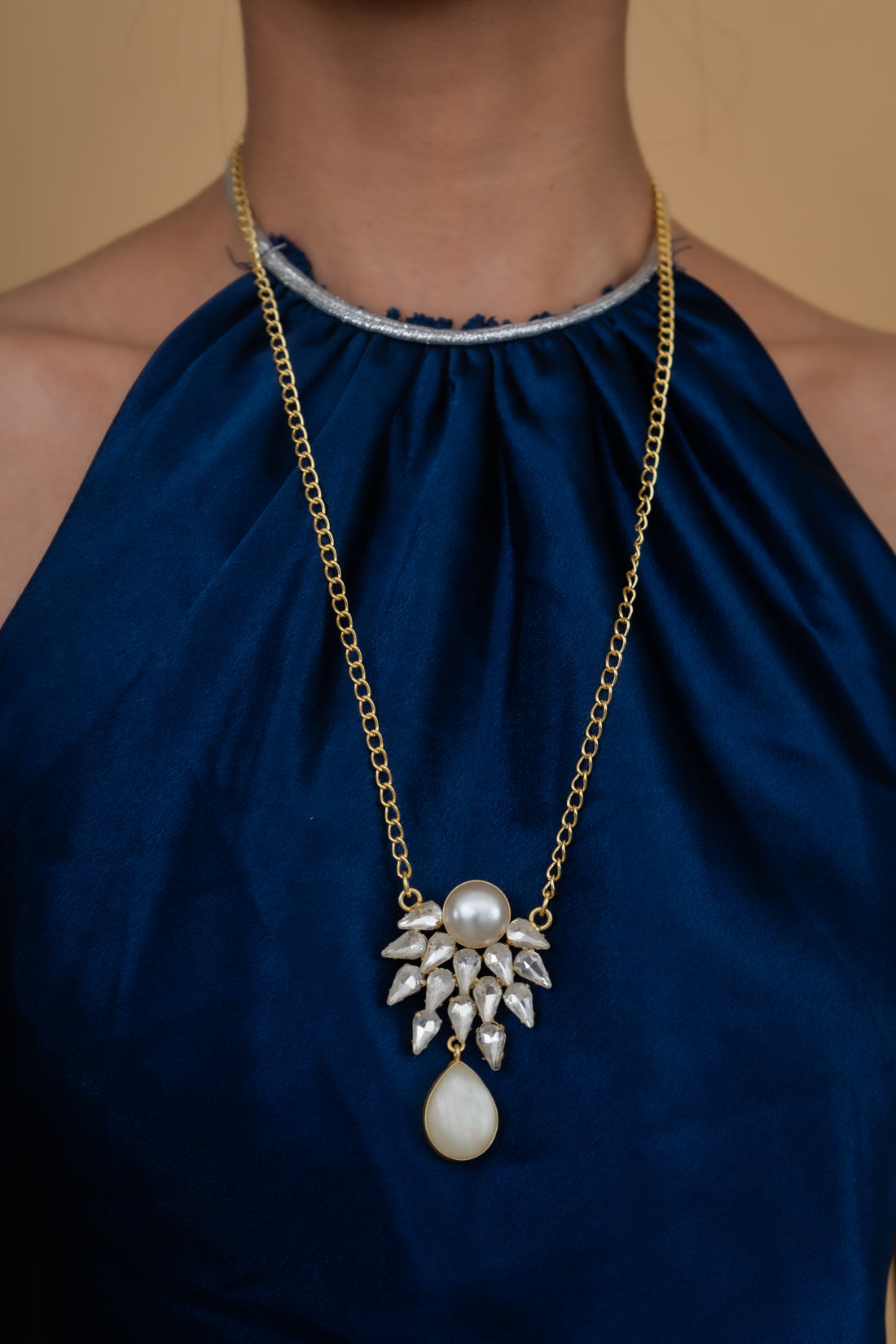 SHELL WITH PEARL BEADING NECKLACE SET